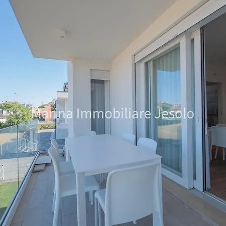Apartment L8 *